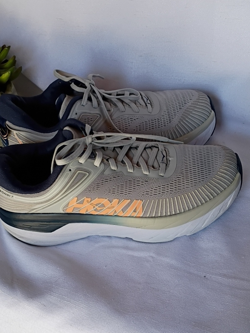 Hoka Bondi 7 Women's Light Gray & Navy Athletic Shoes with Peach Logo Size 10.5